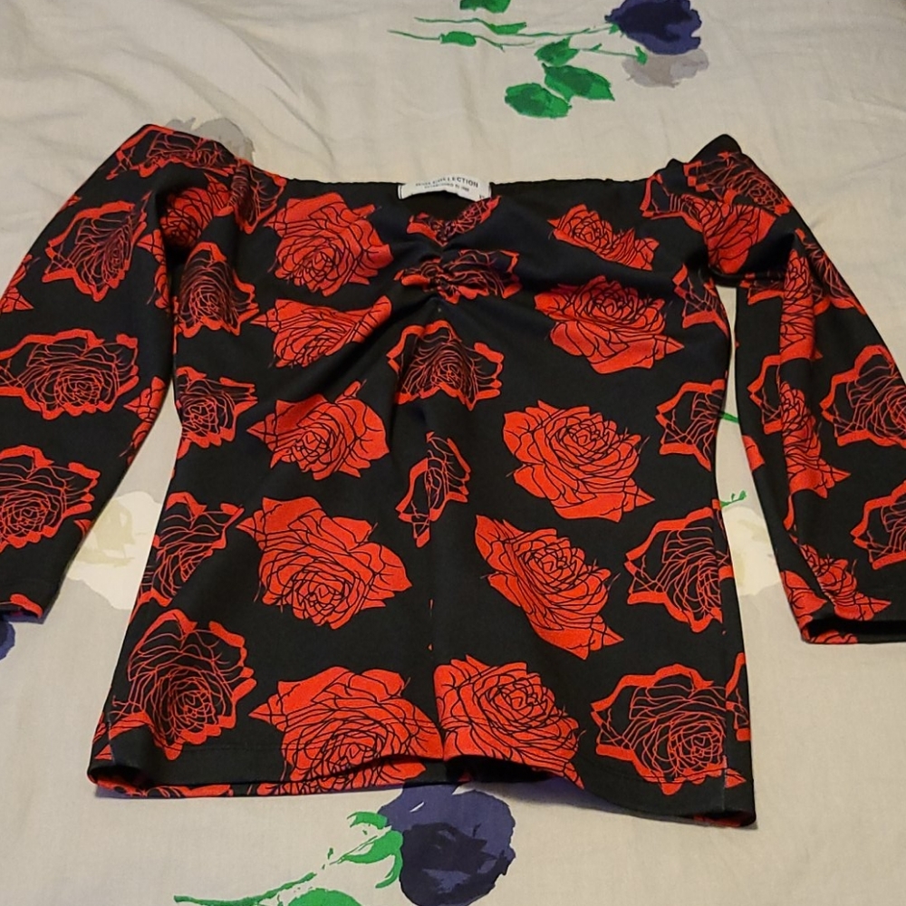 Off the shoulder rose pattern shirt
